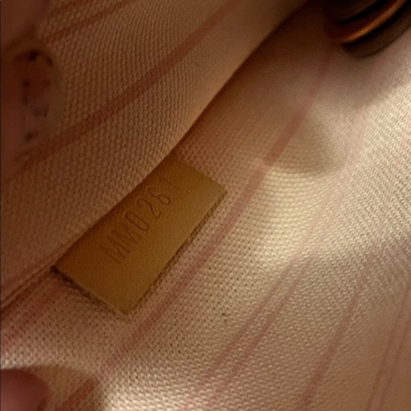 LV Damier Azur purchased in March 2021 includes box, dustbag, and receipt! - Picture 8 of 8